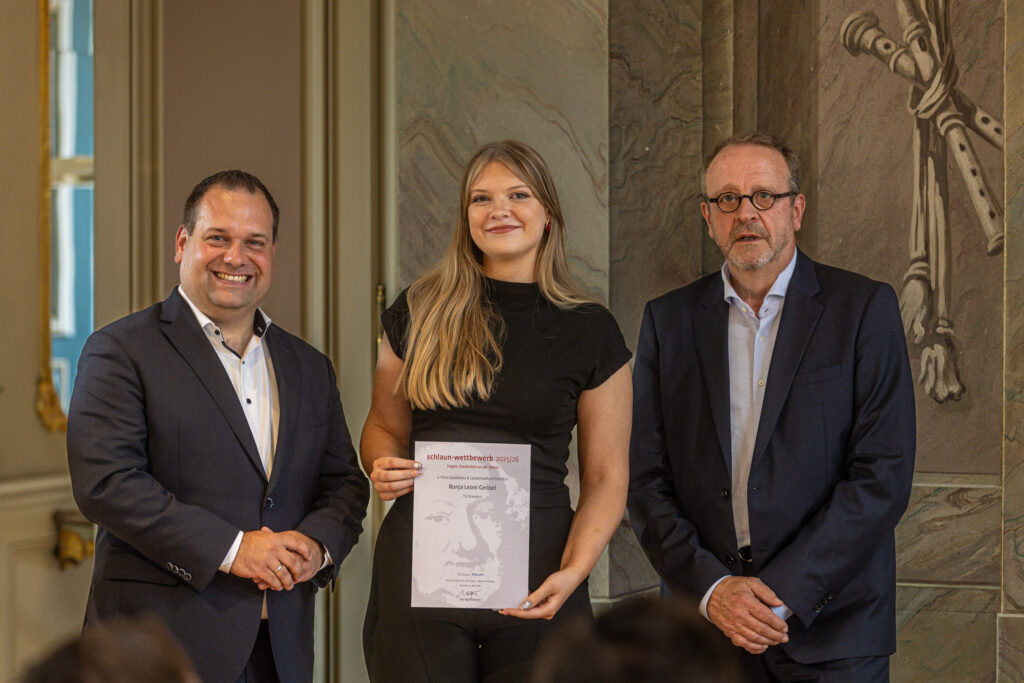 Frank Vetter, Sprecher des Schlaun-Forums mit Ronja Leoni Gensel (TU Dresden), Gewinnerin des zweiten Preises im Bereich Städtebau und Landschaftsarchitektur